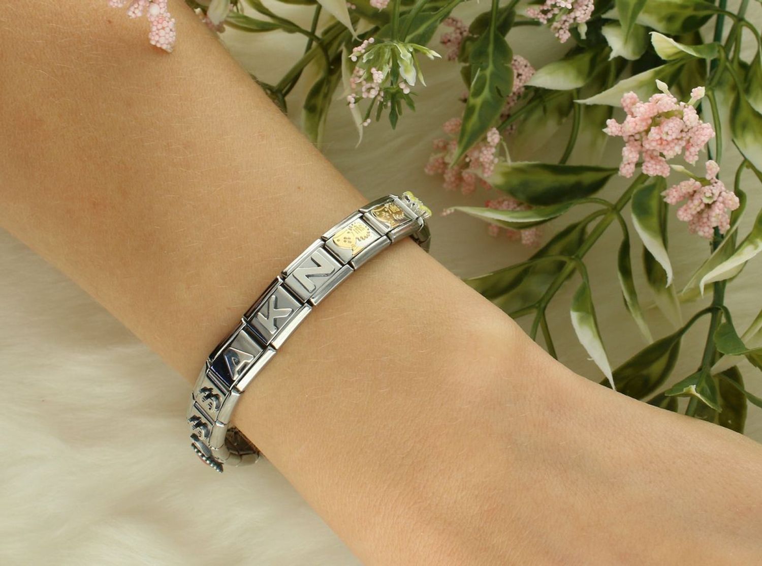 Nomination - Link Srebro 'Literka N' 330113 14. Ponadczasowa biżuteria, pozwalająca każdej kobiecie skomponować bransoletkę wedle własnych upodobań, a następnie modyfikować ją poprzez dodawanie i zmienianie kolejnych elementów. Charms N (4).jpg